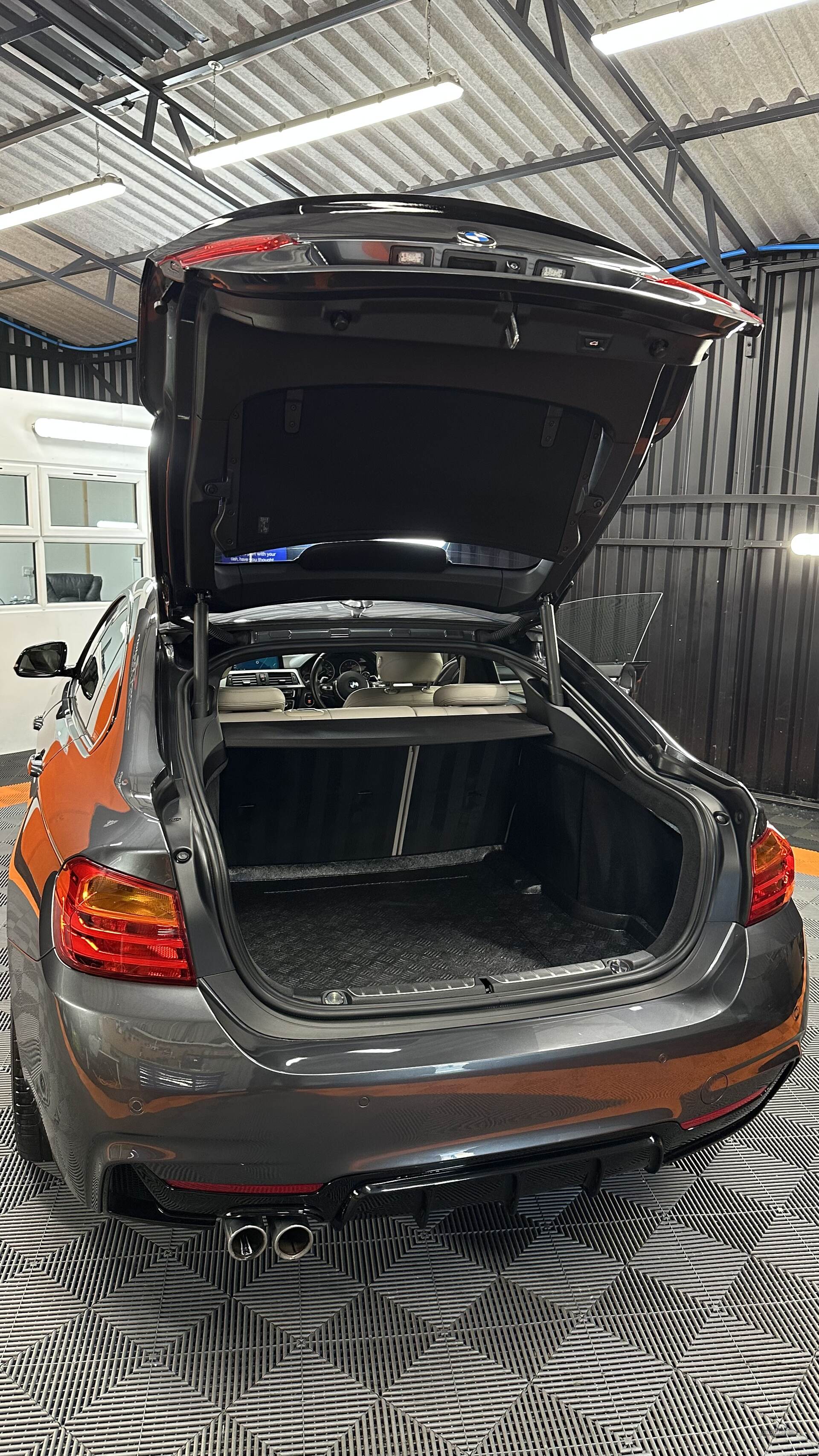Car image 13