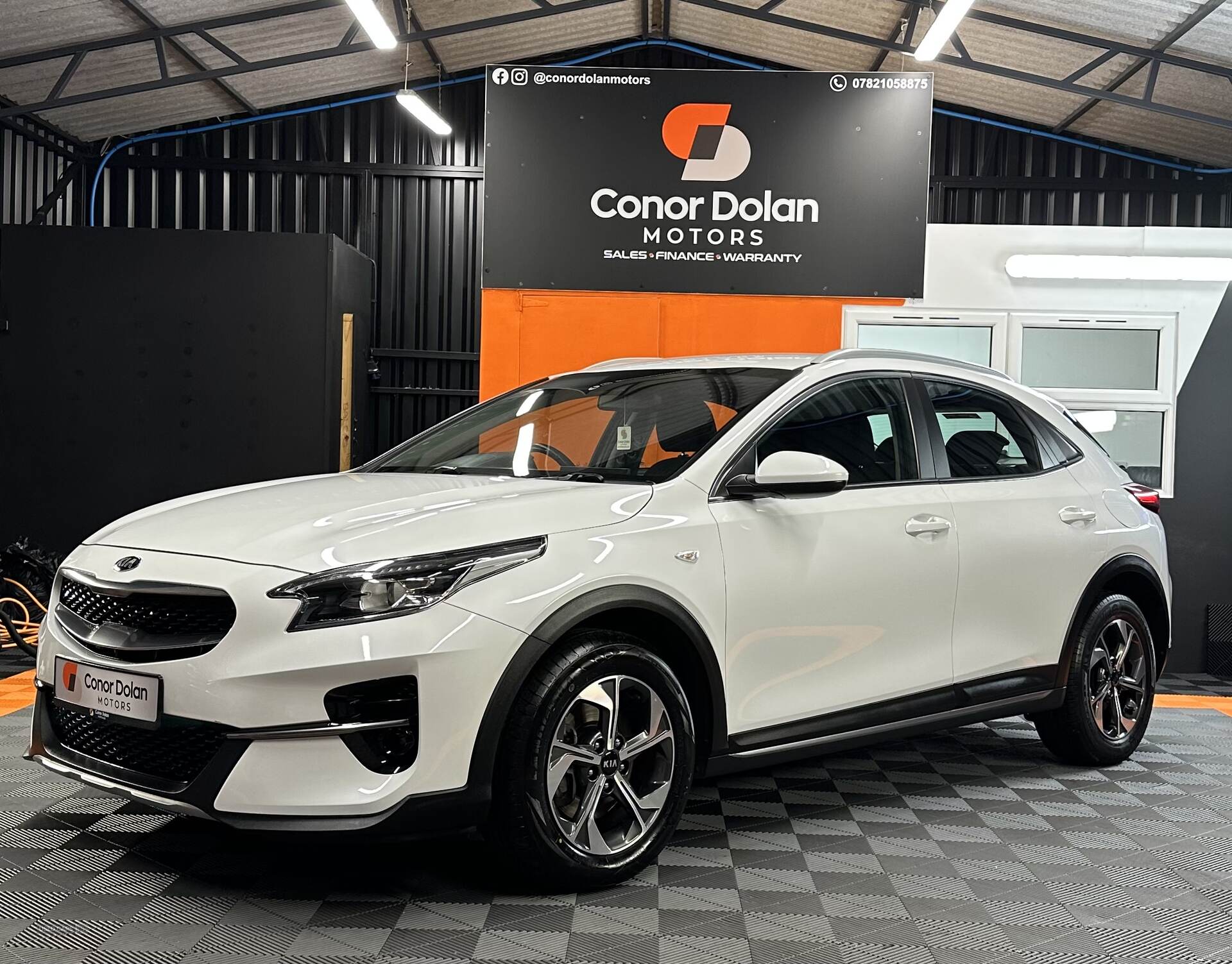 Car image 9