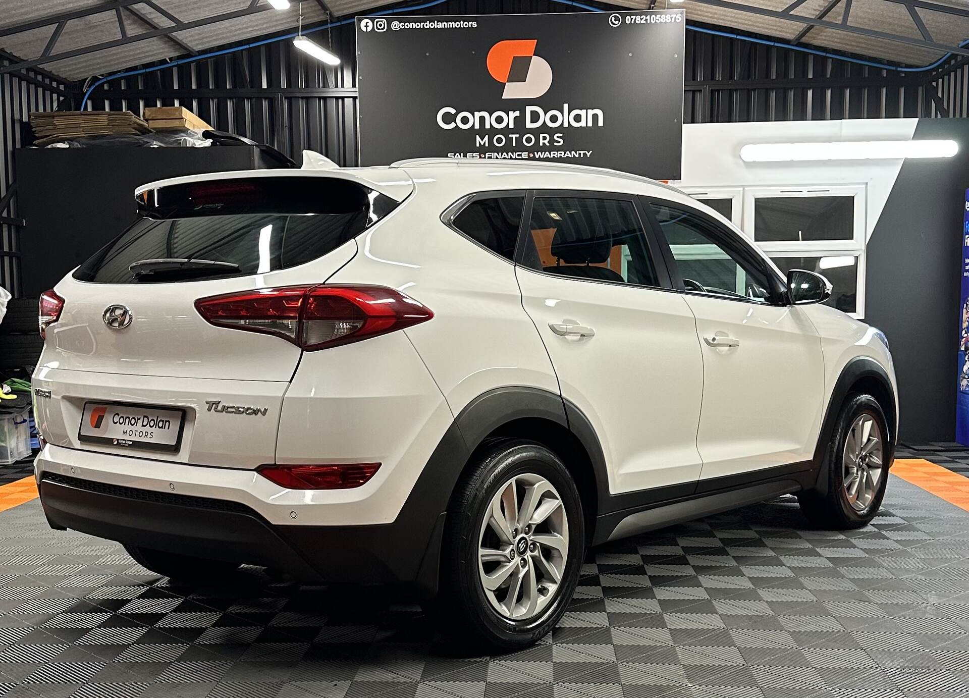 Car image 10