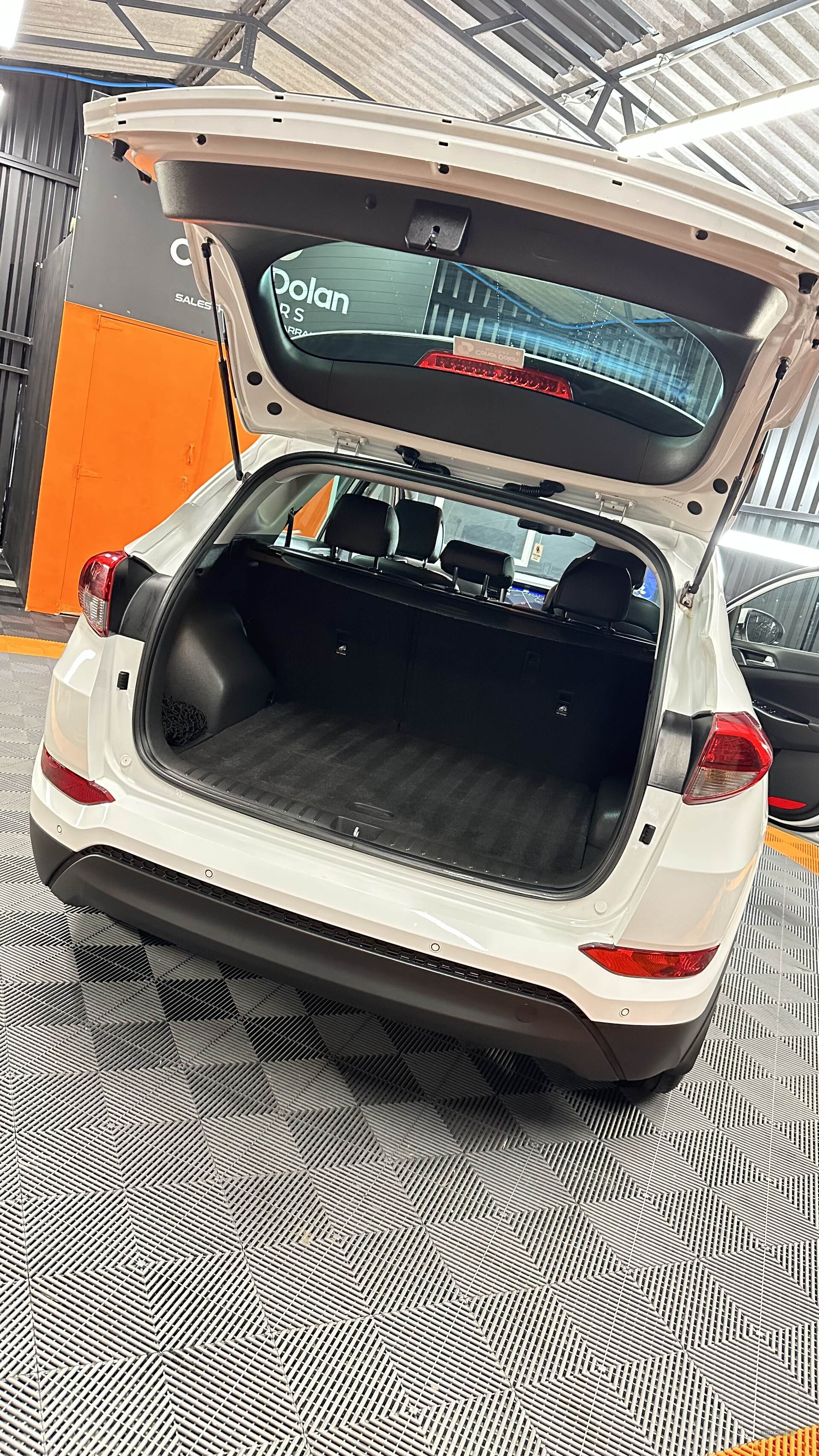 Car image 12