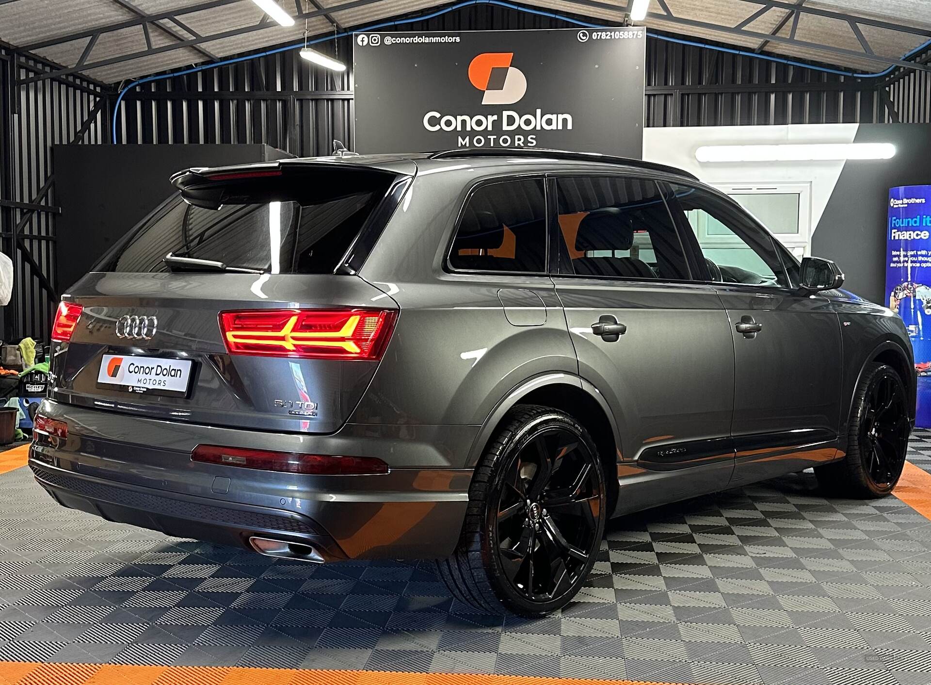 Car image 4