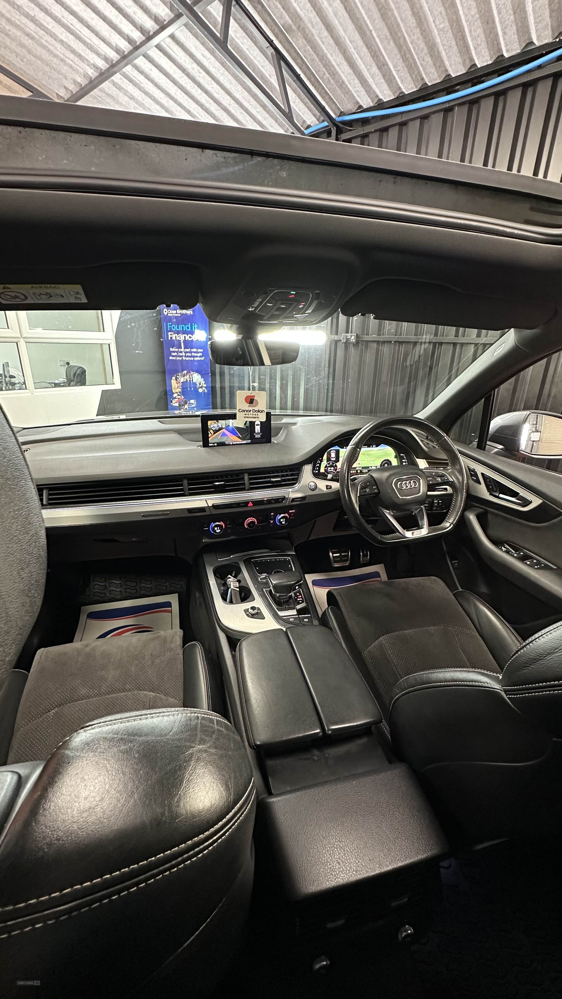 Car image 12