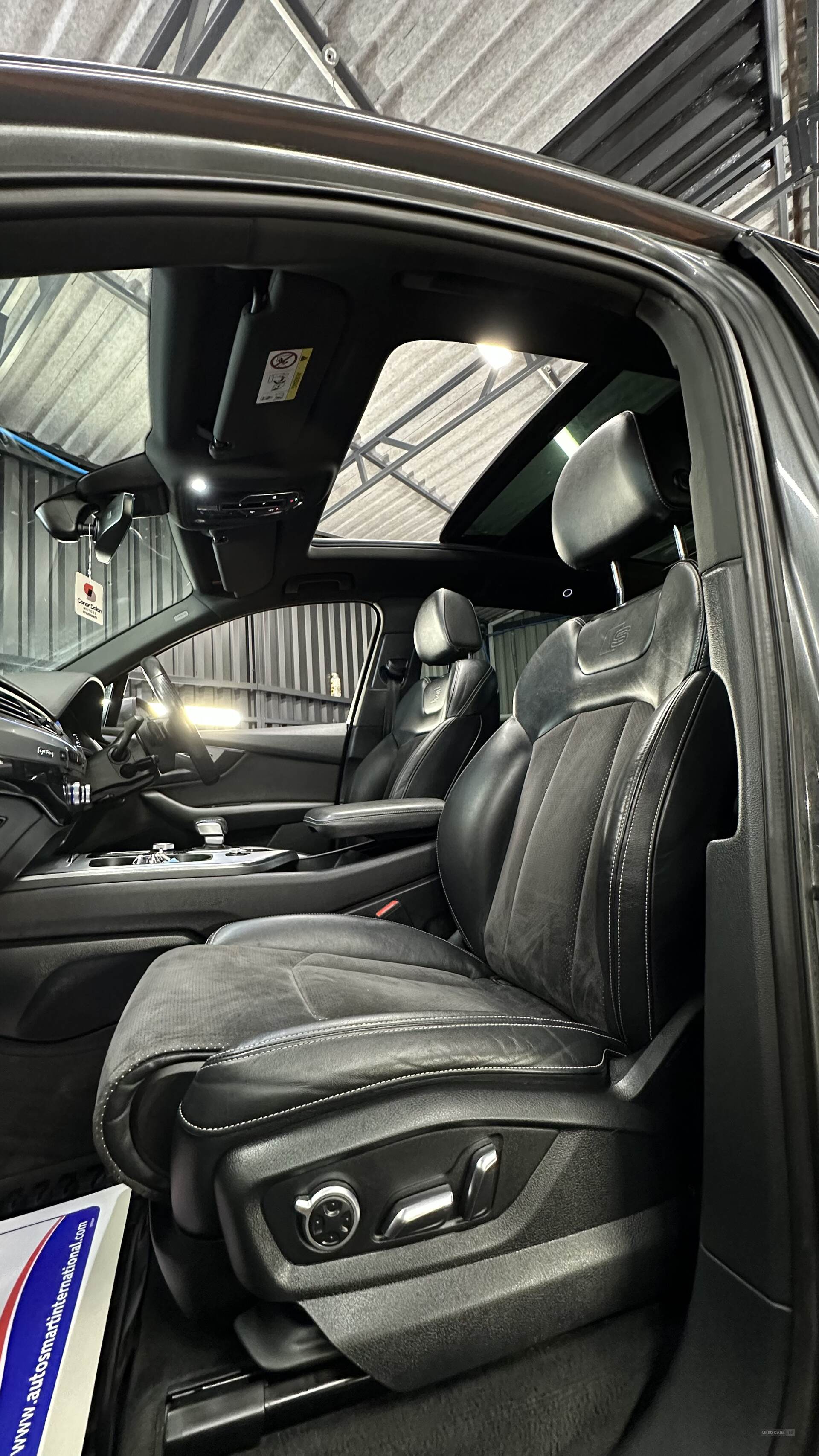 Car image 14