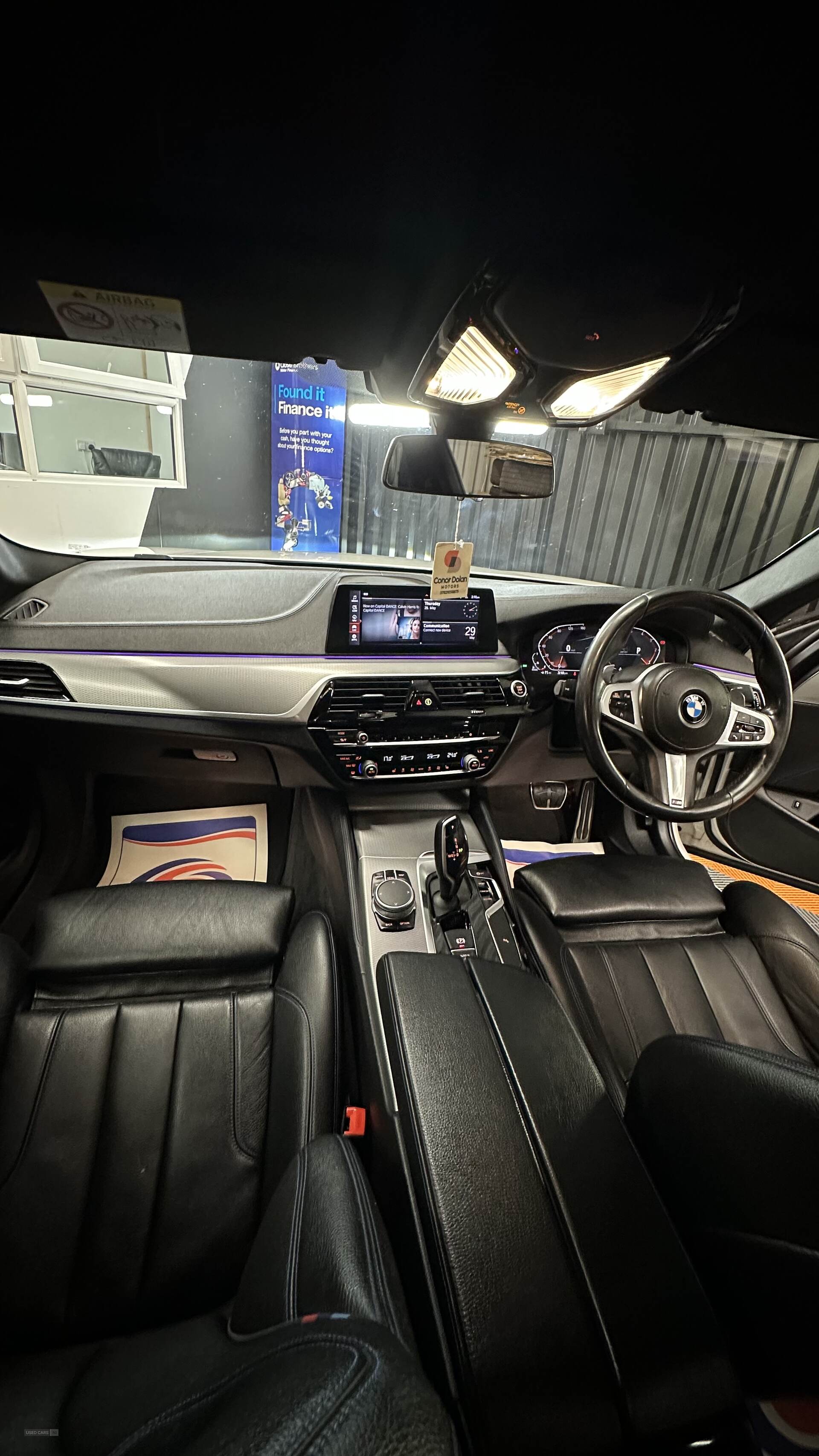 Car image 14