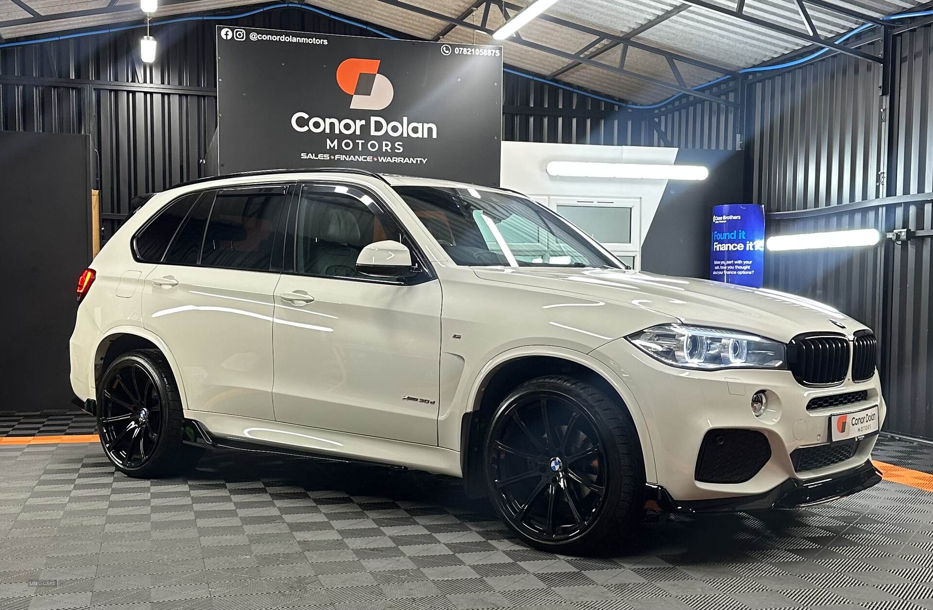 Car image 9