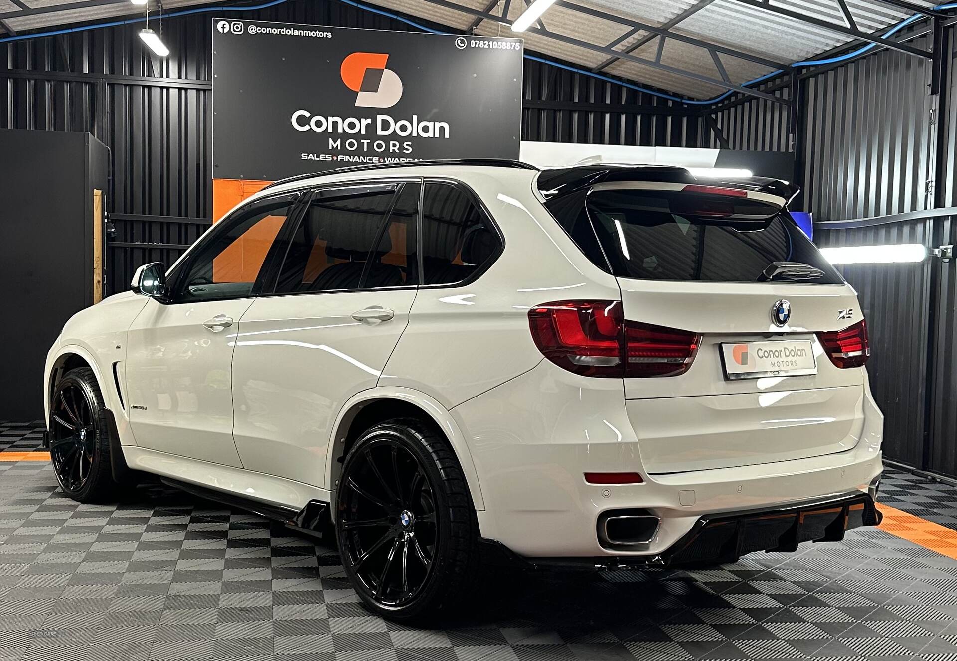 Car image 11