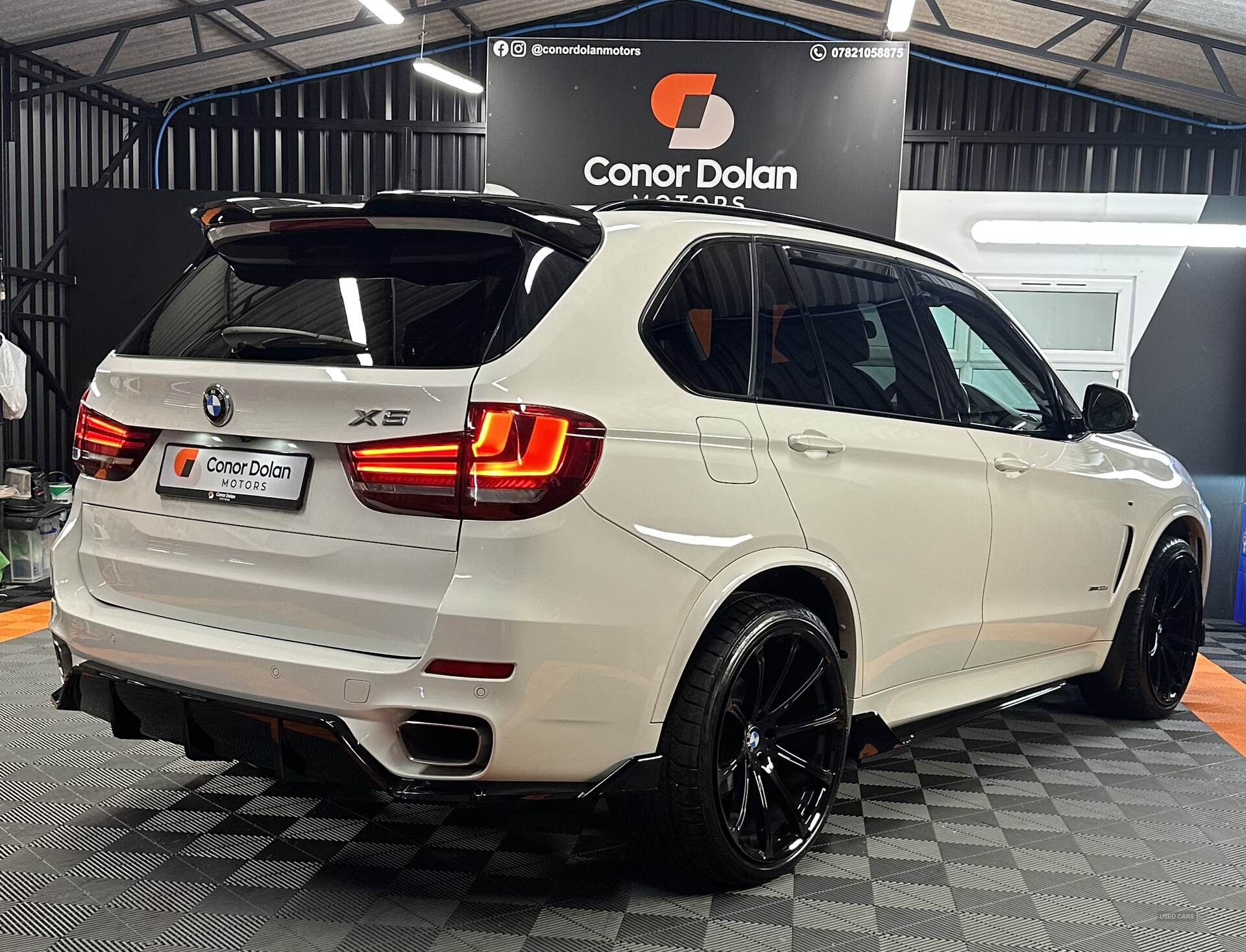 Car image 12