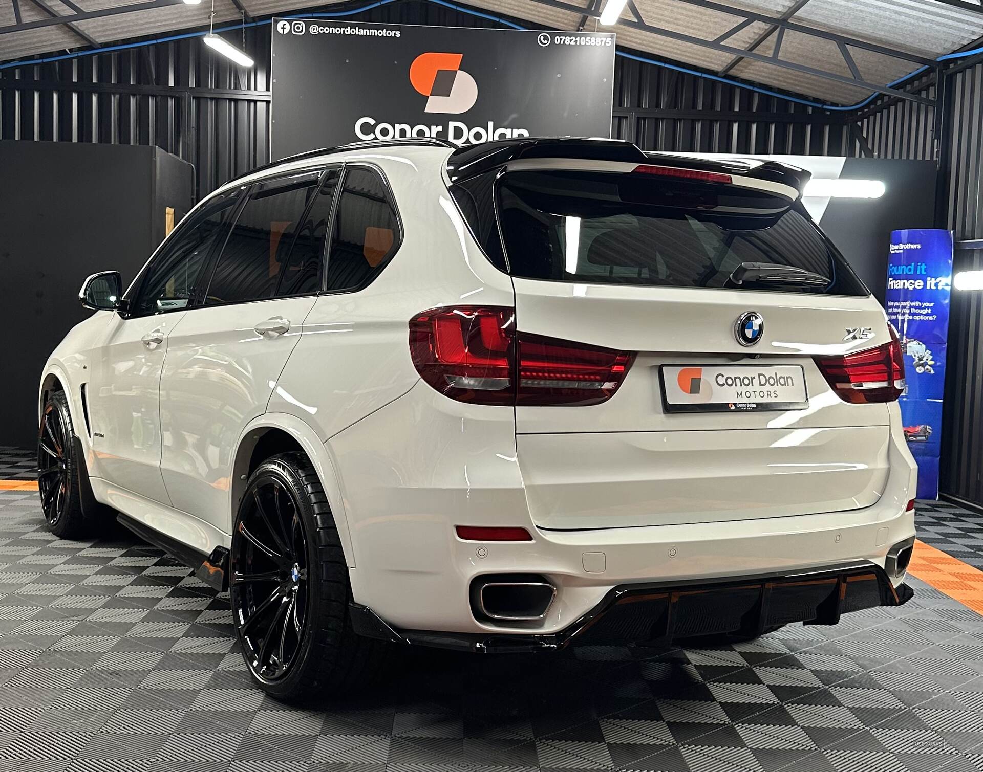 Car image 13