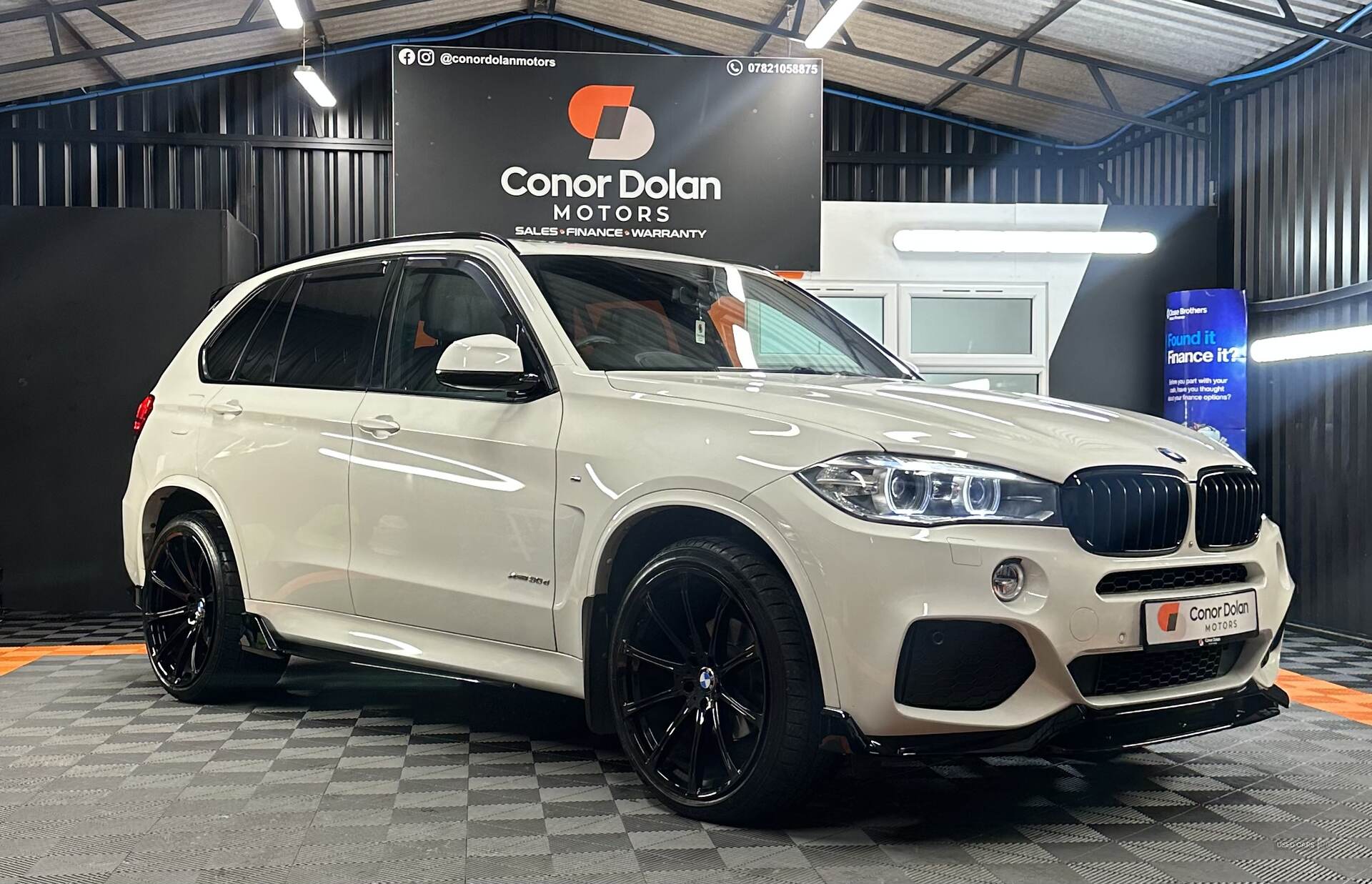 Car image 14
