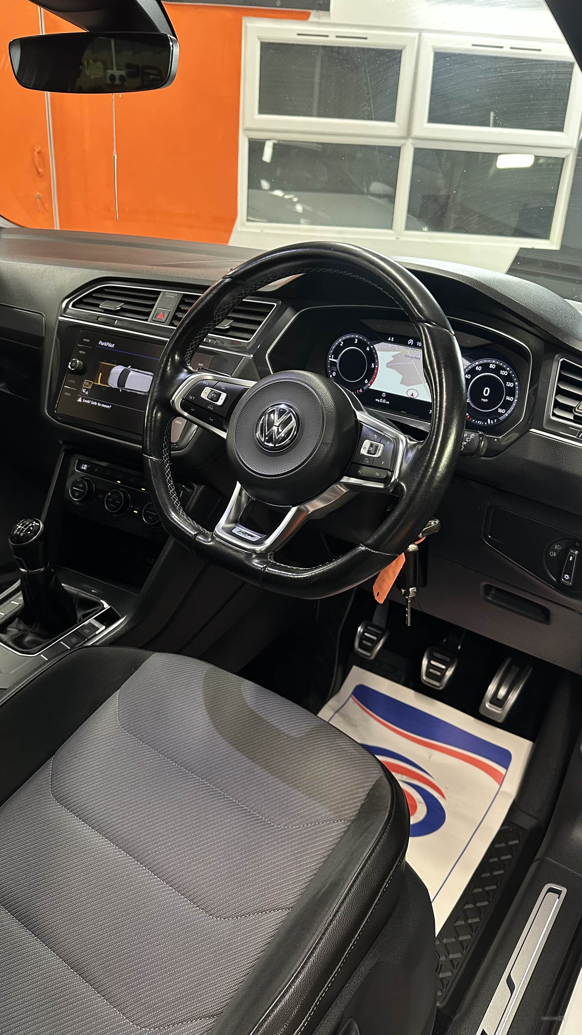 Car image 10